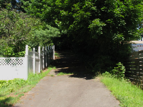 Lane to Latimer Hill Cemetery